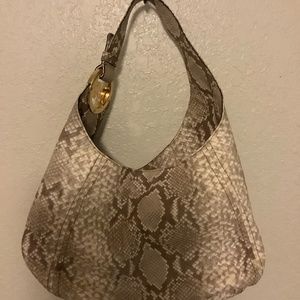 Micheal Kors medium shoulder hobo bag. Beautiful